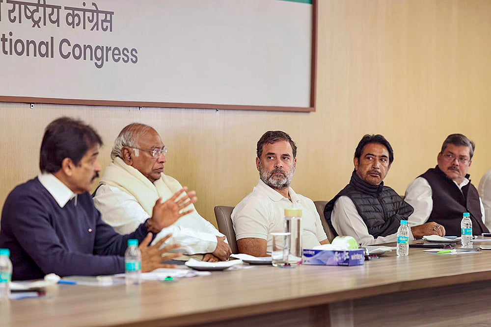 Kharge meets leaders from states/UTs undergoing SIR