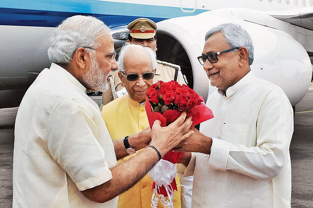 PM Narendra Modi being welcomed by Governor of Bihar K.N. Tripathi and Chief Minister Nitish Kumar