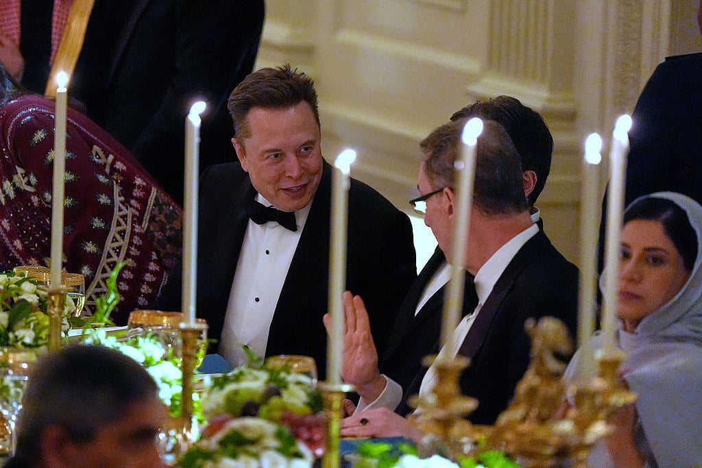 Elon Musk  joins Trumps high-profile White House dinner-1