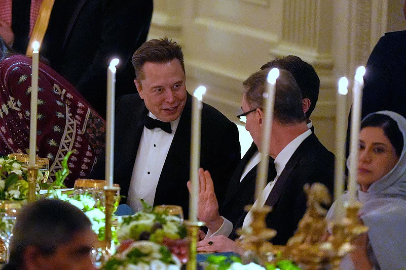 Elon Musk joins Trumps high-profile White House dinner-1