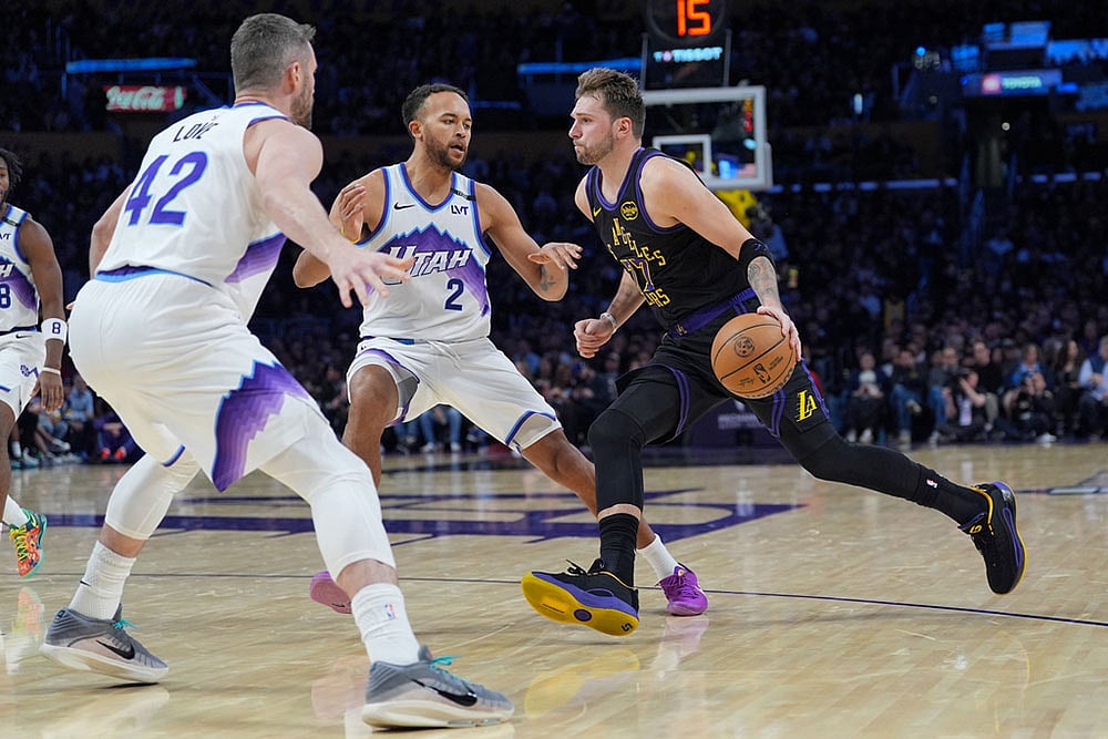| Photo: AP/Jae C. Hong : Los Angeles Lakers guard Luka Doncic (77) is defended by Utah Jazz forward Kevin Love (42) and forward Kyle Anderson (2) during the second half of an NBA basketball game in Los Angeles.