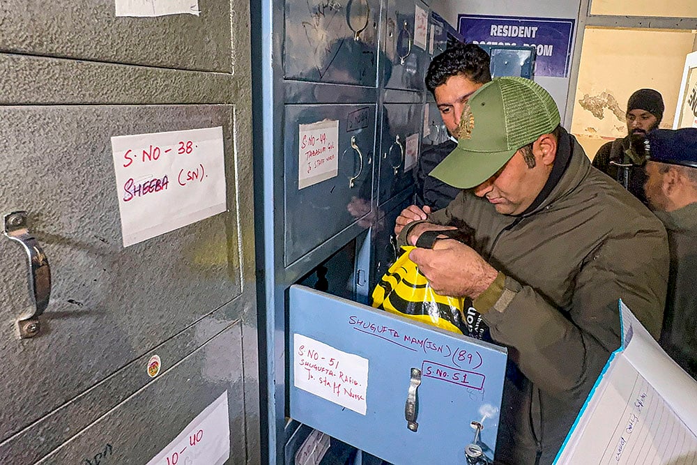 Lockers of doctors, medical staff at GMC hospital inspected