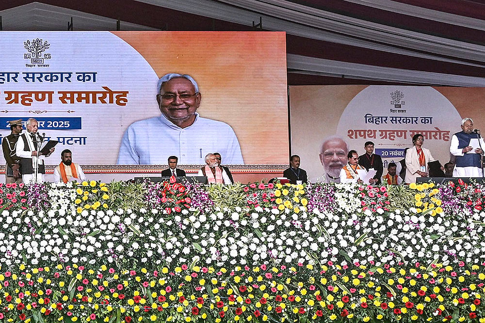 | Photo: PTI : Bihar Governor Arif Mohammad Khan administers the oath to Nitish Kumar as the Chief Minister of Bihar in the presence of Prime Minister Narendra Modi during the swearing-in ceremony, at Gandhi Maidan in Patna.