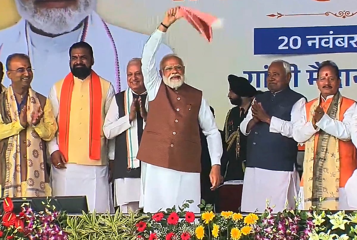 -PTI : Prime Minister Narendra Modi with newly sworn-in Bihar Chief Minister Nitish Kumar, state Ministers Samrat Choudhary and Vijay Kumar Sinha during the swearing-in ceremony, at Gandhi Maidan in Patna. State Governor Arif Mohammad Khan looks on.