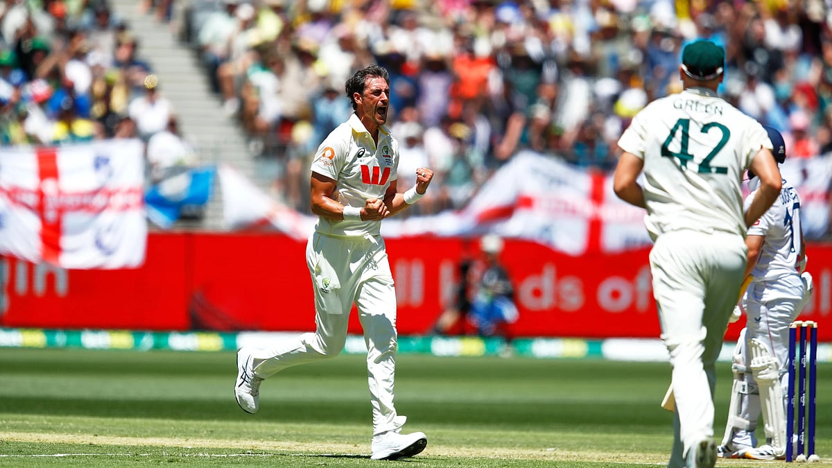 (AP Photo/Gary Day) : Australia's Mitchell Starc, left, celebrates the wicket of England's Ben Duckett during the first Ashes cricket test match between Australia and England in Perth, Friday, Nov. 21, 2025.