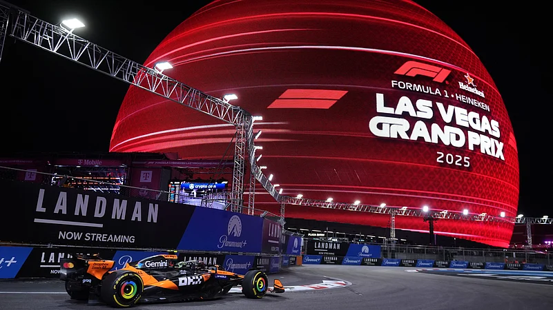 Las Vegas Grand Prix 2025 Practice Stopped Twice Over Loose Track Cover