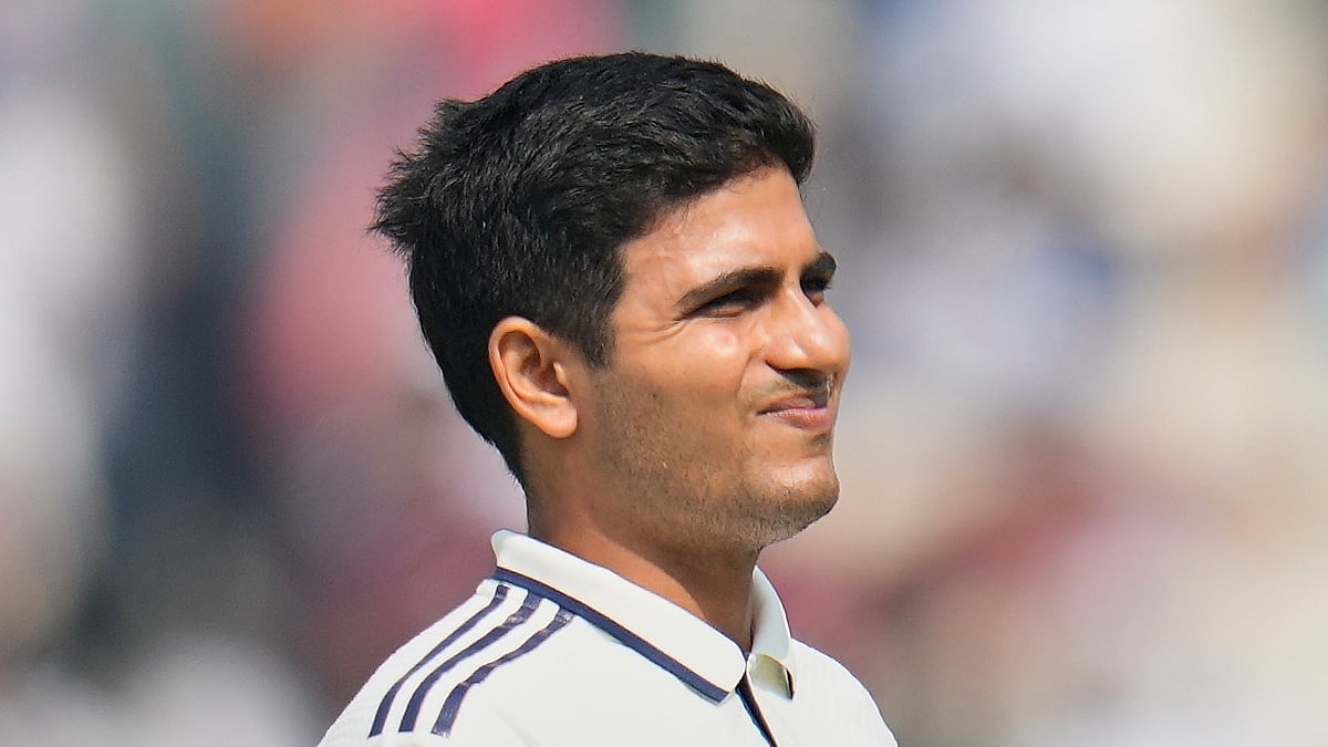 (AP Photo/Aijaz Rahi) : India's captain Shubman Gill reacts as he leaves the field after retired hurt on the second day of the first cricket test match between India and South Africa in Kolkata, India, Saturday, Nov. 15, 2025.