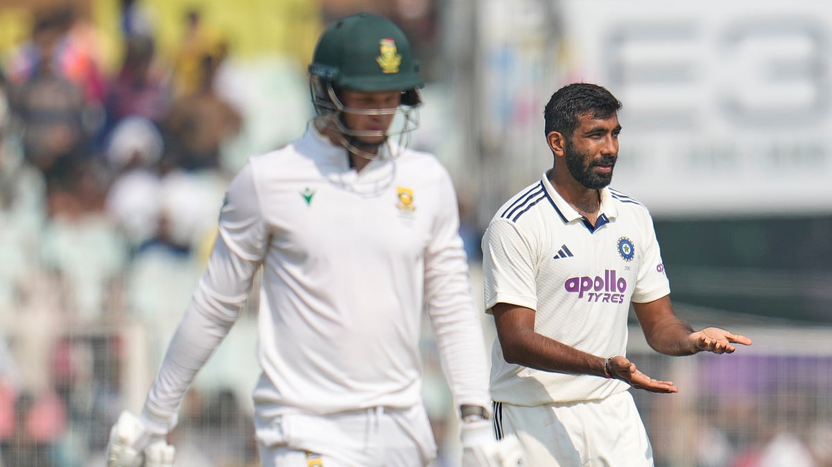(AP Photo/Aijaz Rahi) : India's Jasprit Bumrah, right, celebrates the dismissal of South Africa's Corbin Bosch, left, on the third day of the first cricket test match between India and South Africa in Kolkata, India, Sunday, Nov. 16, 2025.