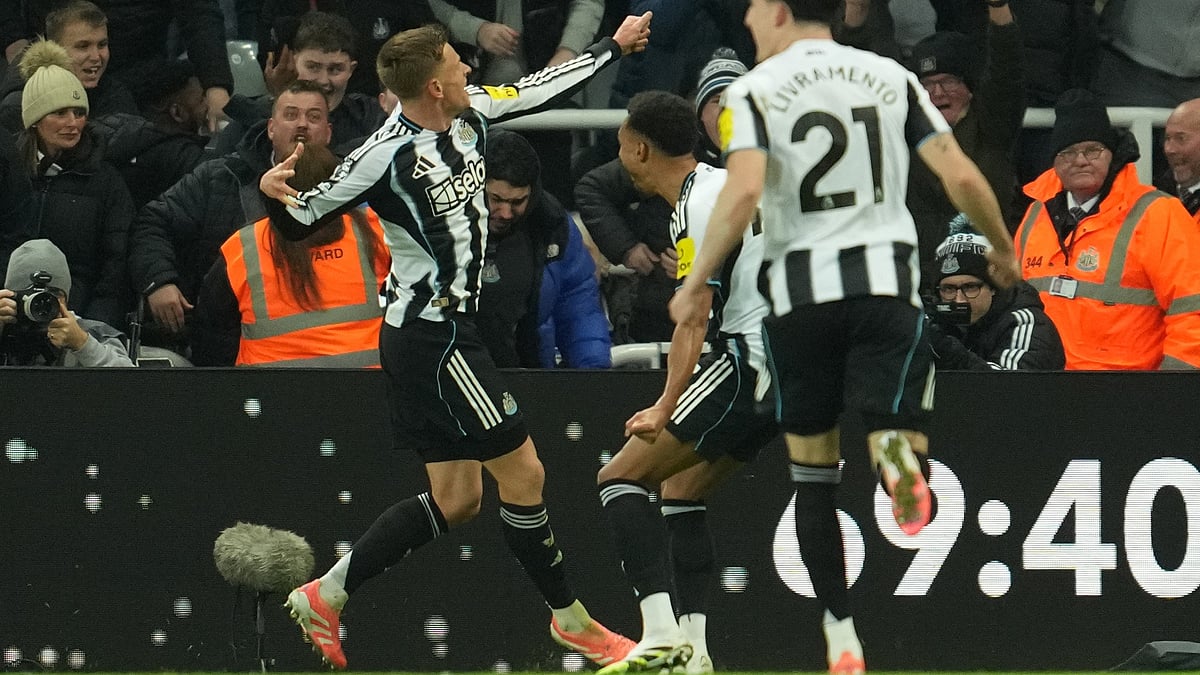 Newcastle United vs Manchester City live score English Premier League 2025-26 Matchday 12