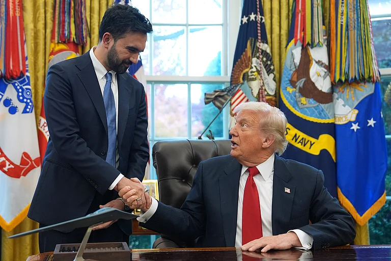 President Donald Trump shakes hands with New York City Mayor-elect Zohran Mamdani in the Oval Office of the White House, Friday, Nov. 21, 2025, in Washington. - (AP Photo/Evan Vucci)