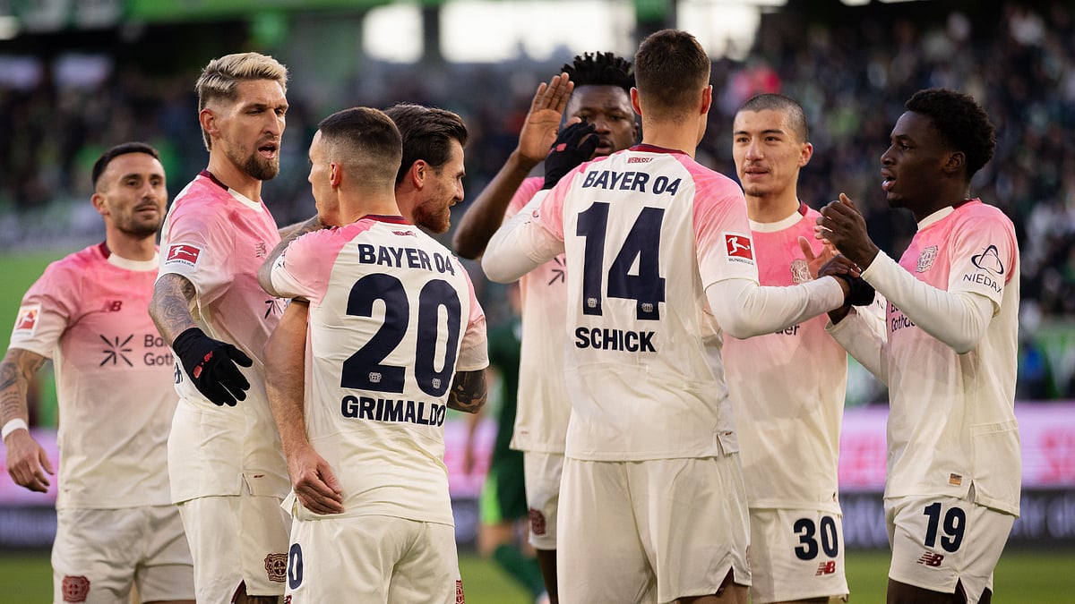 Bayer Leverkusen celebrate their goal against Wolfsburg
