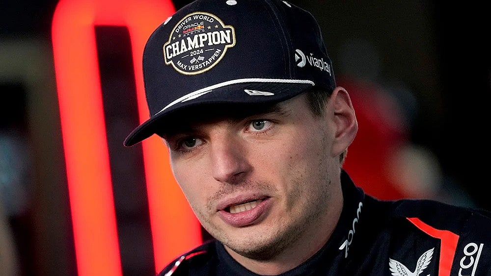 | Photo: AP/Matt York : Las Vegas GP: Max Verstappen conducts an interview after the F1 Las Vegas Grand Prix