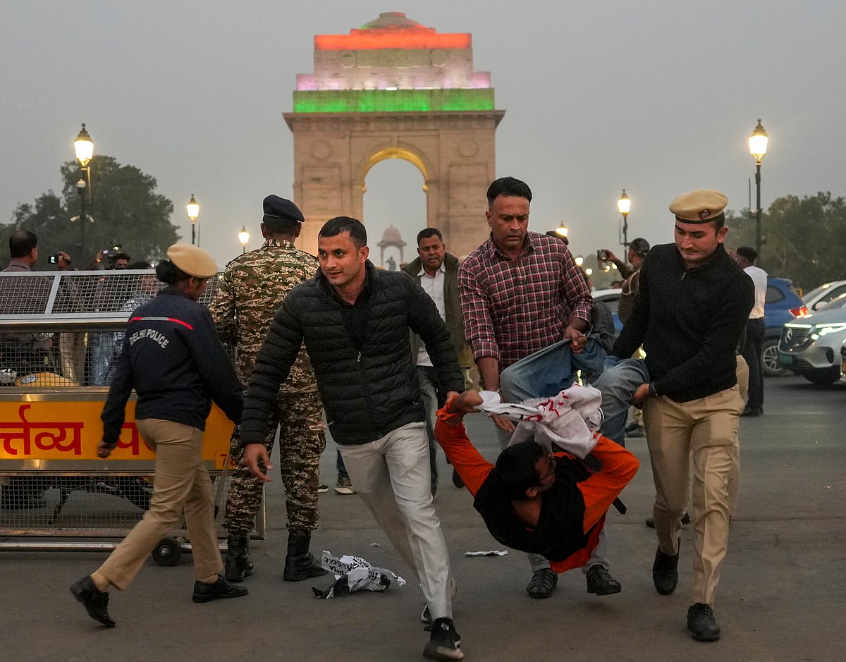 PTI : Police and security personnel detain a protestor during a protest against worsening air quality in the national capital, near the India Gate, in New Delhi, Sunday, Nov. 23, 2025.