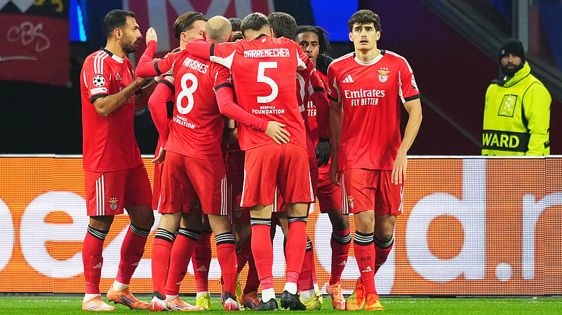 Ajax vs Benfica live score UEFA Champions League 2025-26 Matchday 5