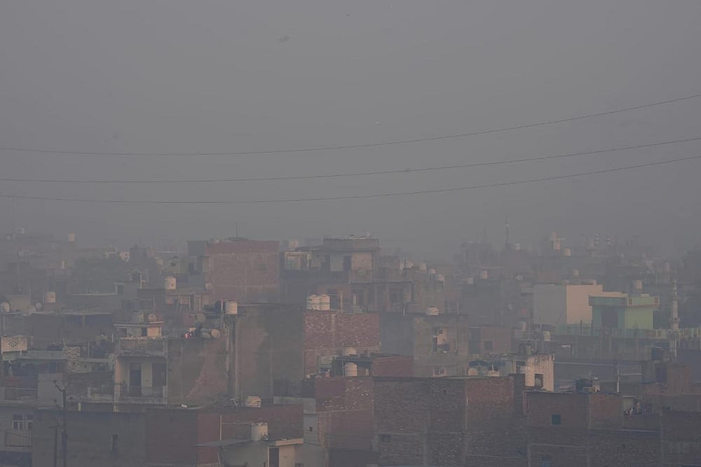 | Photo: Suresh K Pandey/Outlook : A thick blanket of smog covers an area as air quality deteriorates, in New Delhi.