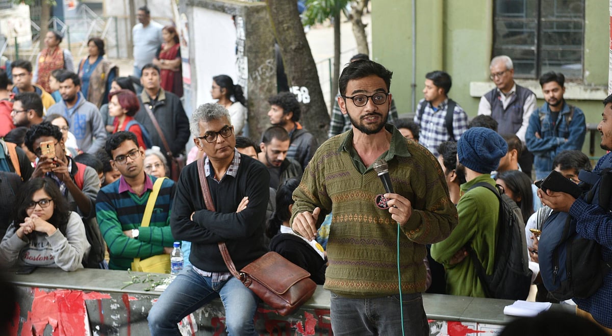 Imago / Hindustan Times : Activist Umar Khalid interacts with students of Jadavpur University on the issues of Citizenship Amendment Act (CAA), National Population Register (NPR) and the National Register of Citizens (NRC) at the University campus, on January 13, 2020 in Kolkata, India.