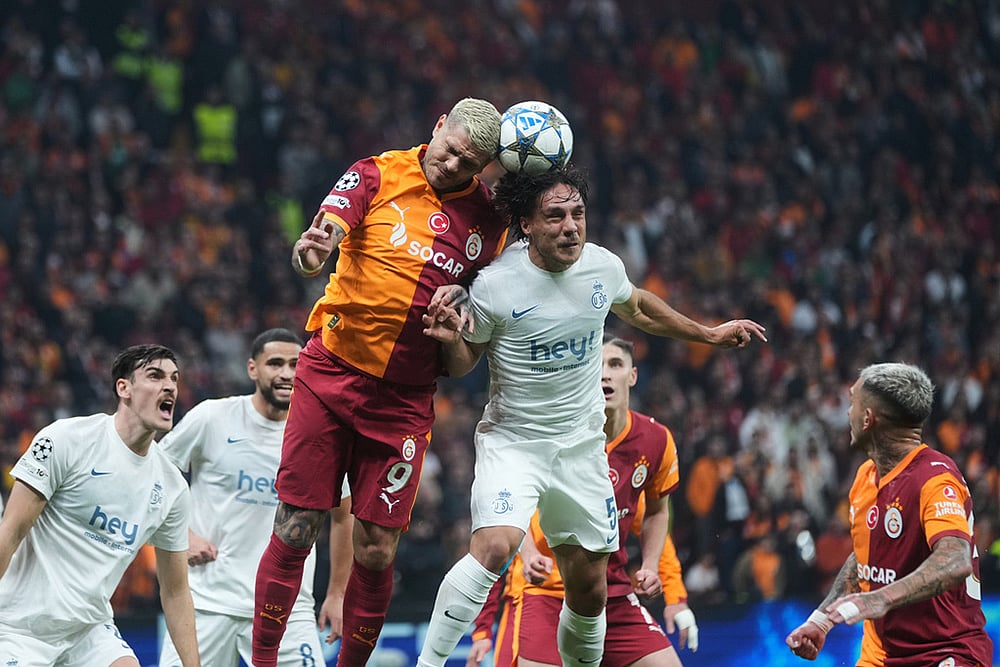 | Photo: AP/Francisco Seco : Galatasaray's Mauro Icardi, left, and Union SG's Kevin Mac Allister, go for a header during the Champions League opening phase soccer match between Galatasaray and Union Saint-Gilloise, in Istanbul, Turkey.