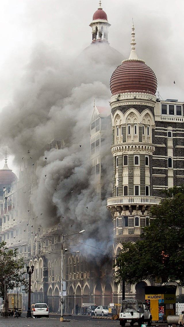 Smoke blows out from the landmark Taj Mahal hotel in Mumbai, Saturday, Nov. 29, 2008 - | Photo: AP