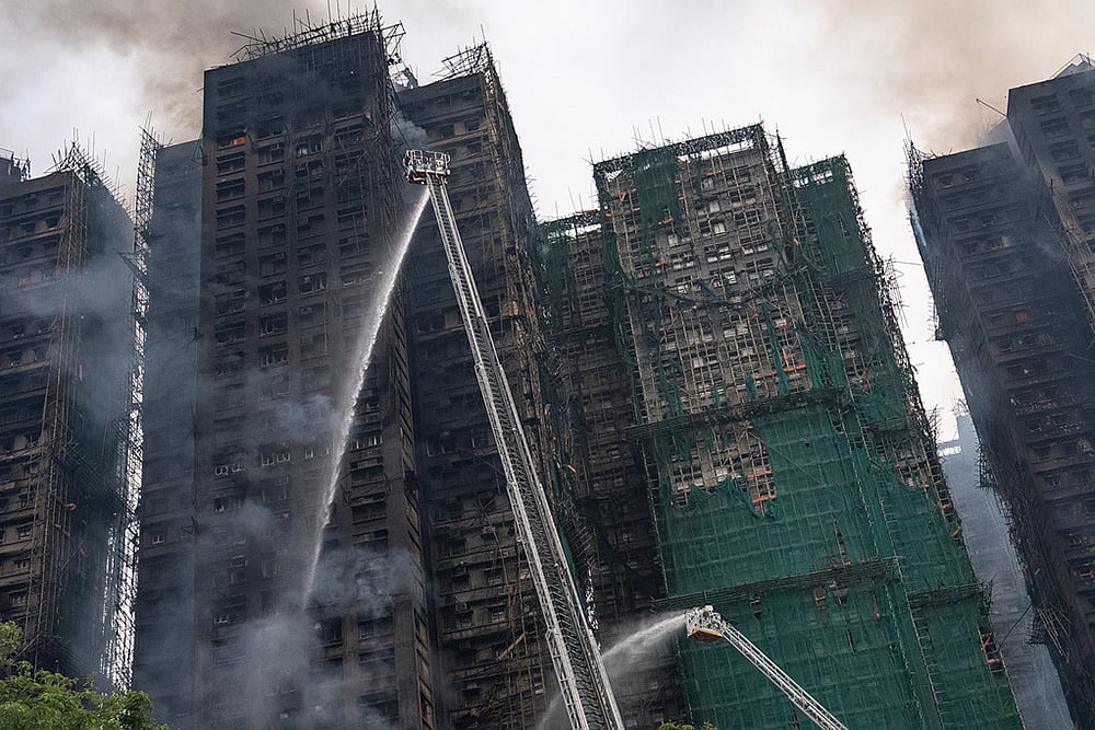 Hong Kong high-rise blaze in Tai Po-Firefighters at the seen