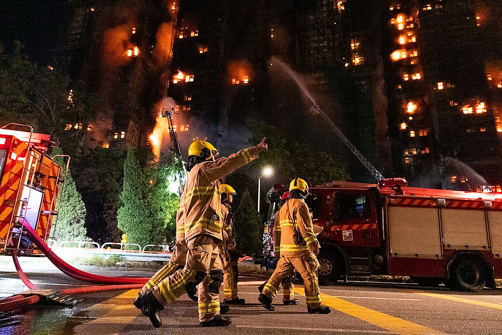 Hong Kong high-rise blaze in Tai Po-Firefighters work