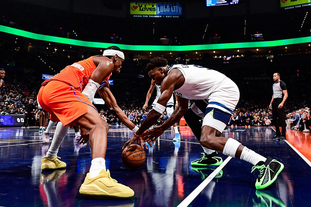| Photo: AP/Gerald Leong : Oklahoma City Thunder guard Shai Gilgeous-Alexander (2) goes for the free ball against Minnesota Timberwolves guard Anthony Edwards (5) during the second half of an Emirates NBA Cup basketball game in Oklahoma City. 