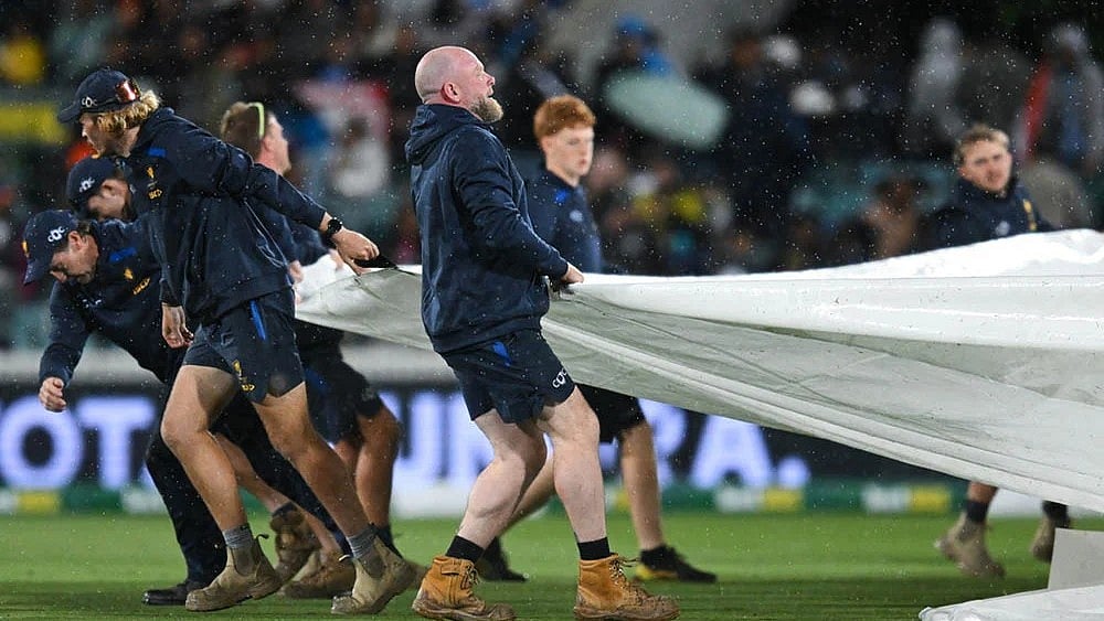 | Photo: Lukas Coch/AAPImage via AP
 : The rain interruption resulted in the match being called off against Adelaide Strikers and Sydney Thunder.