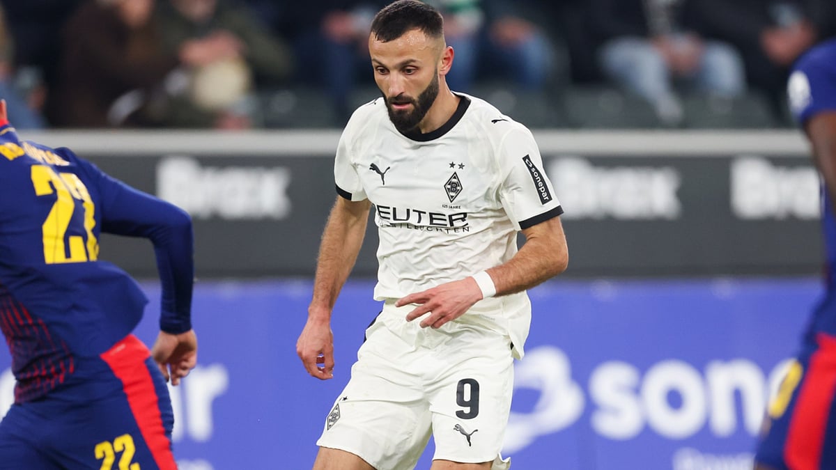 Borussia Monchengladbach's Franck Honorat saw a goal ruled out during the Bundesliga match against RB Leipzig on November 28, 2025.
