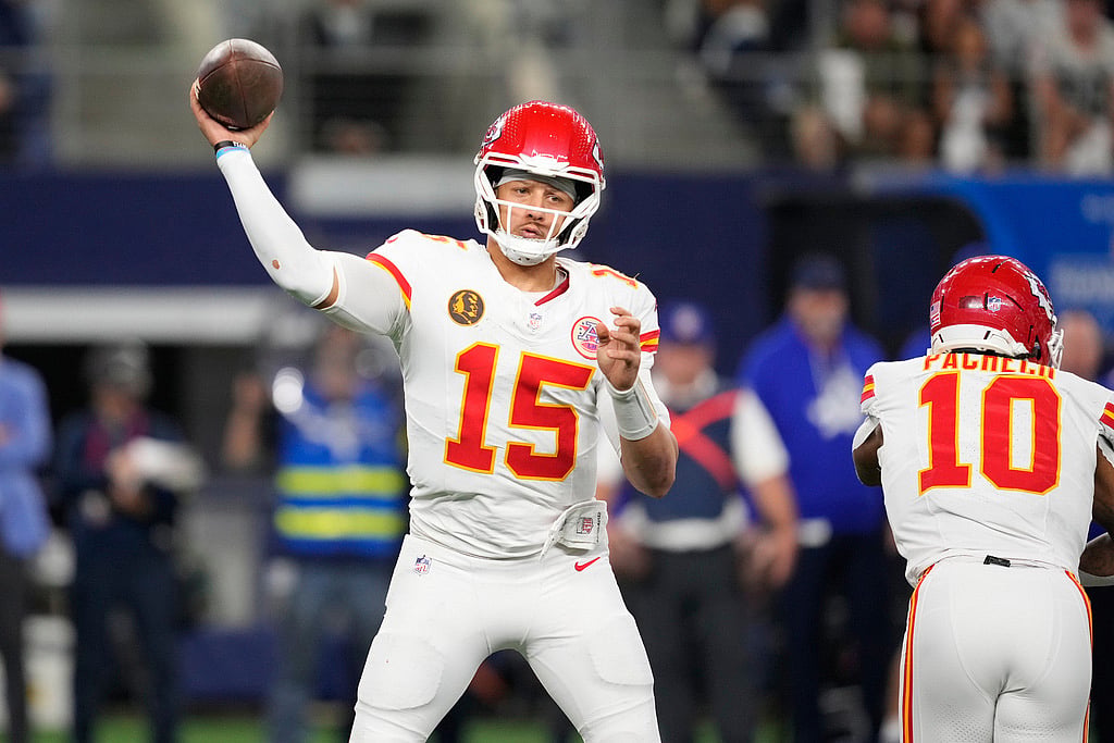 Kansas City Chiefs Vs Dallas Cowboys NFL game photo-Patrick Mahomes