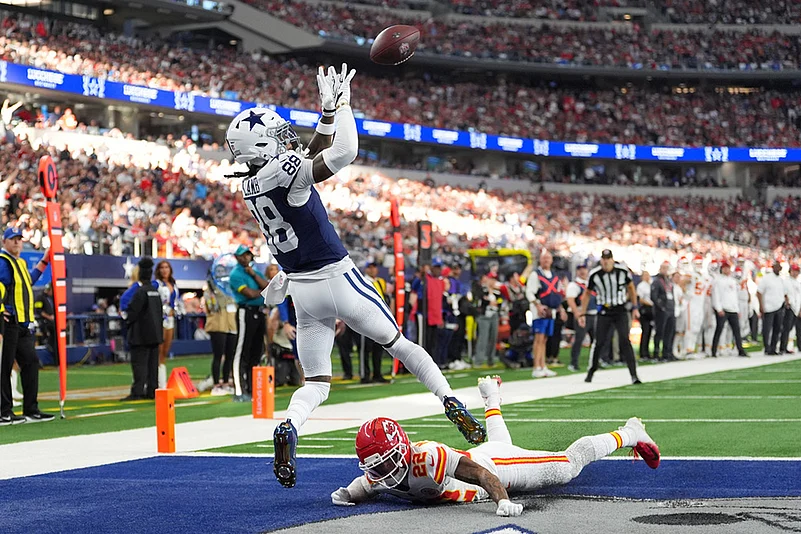 Kansas City Chiefs Vs Dallas Cowboys NFL game photo-CeeDee Lamb