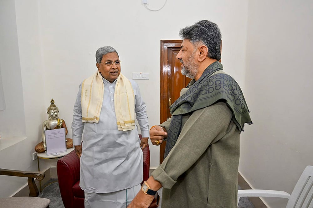 Siddaramaiah, Shivakumar meet over breakfast