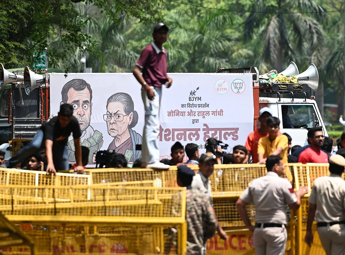 IMAGO/ Hindustan Times; Representational image : The chargesheet lists Sonia Gandhi, Rahul Gandhi, Pitroda, Dubey, Sunil Bhandari, Young Indian, and Dotex Merchandise Pvt Ltd as accused.