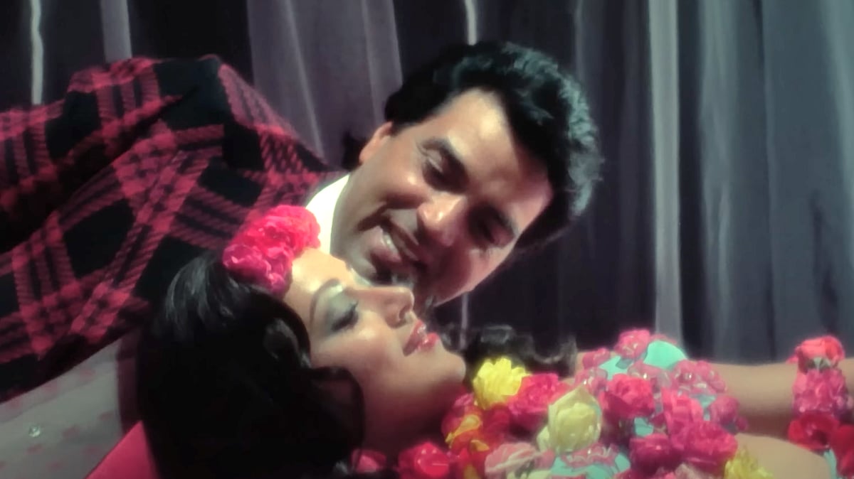Dharmendra in the song 'Dream Girl' - Youtube