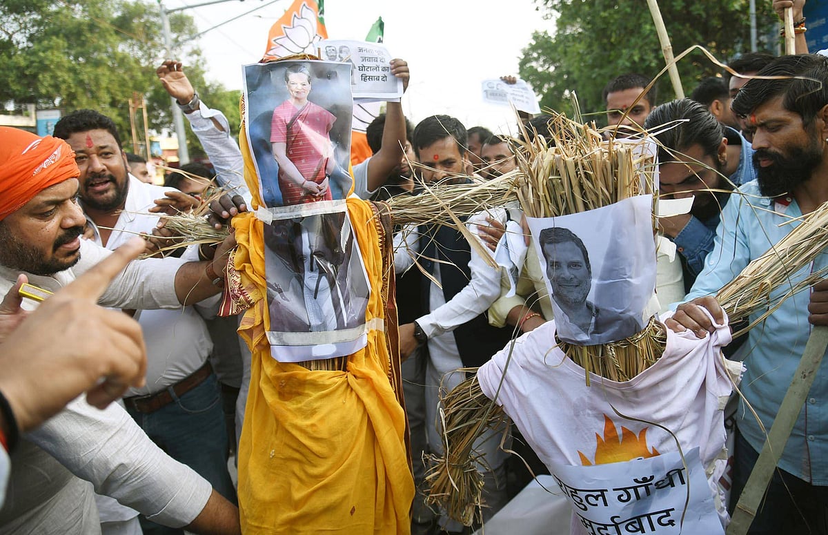 Photo by Santosh Kumar/ Hindustan Times  : PATNA, INDIA - APRIL 18: Members of Bharatiya Janata Yuva Morcha demonstrating with effigies of Congress leaders Sonia Gandhi and Rahul Gandhi in protest against involved in National Herald case, at Income Tax roundabout on April 18, 2025 in Patna, India. 