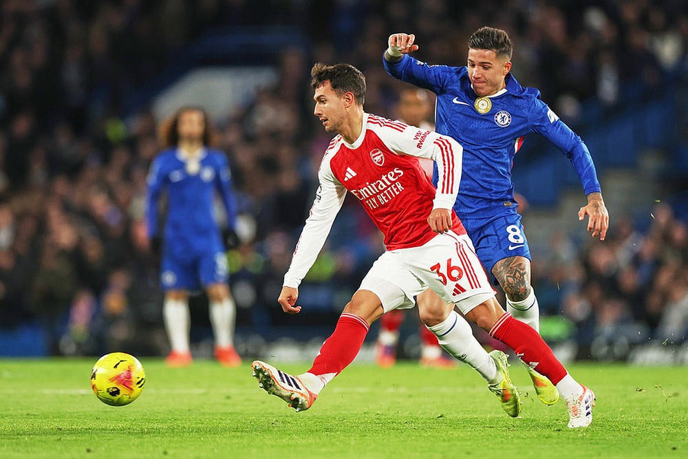 | Photo: AP/Ian Walton : Chelsea's Enzo Fernandez, right, challenges for the ball with Arsenal's Martin Zubimendi during the English Premier League soccer match between Chelsea and Arsenal in London, England.