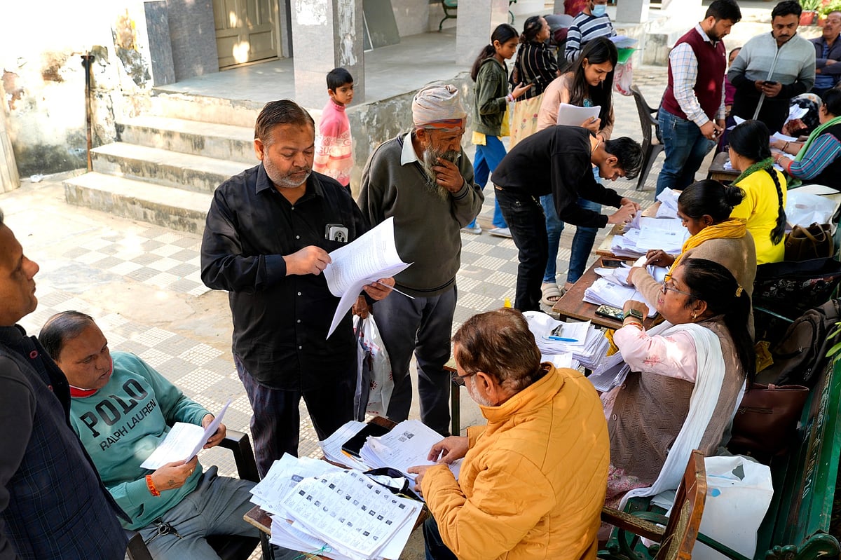 Block Level Officers collect and check forms in Ghaziabad, Uttar Pradesh. - Suresh Kumar Pandey