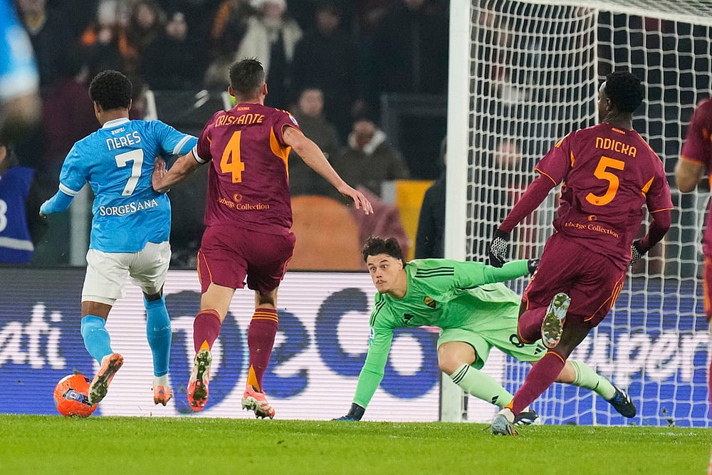AS Roma vs Napoli italian soccer Serie A match-David Neres
