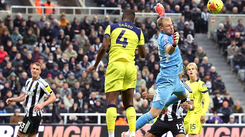 Newcastle United vs Tottenham Hotspur Live Score English Premier League 2025-26 Matchday 14