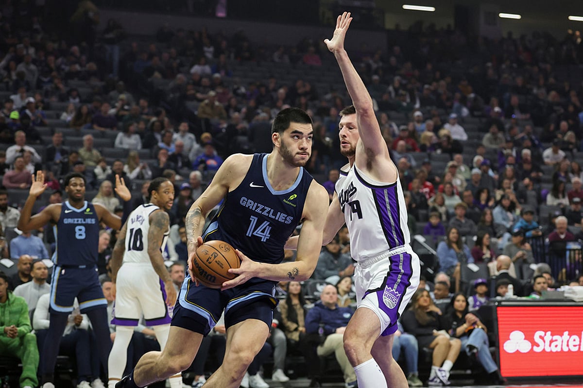 Memphis Grizzlies Vs Sacramento Kings NBA basketball-Zach Edey