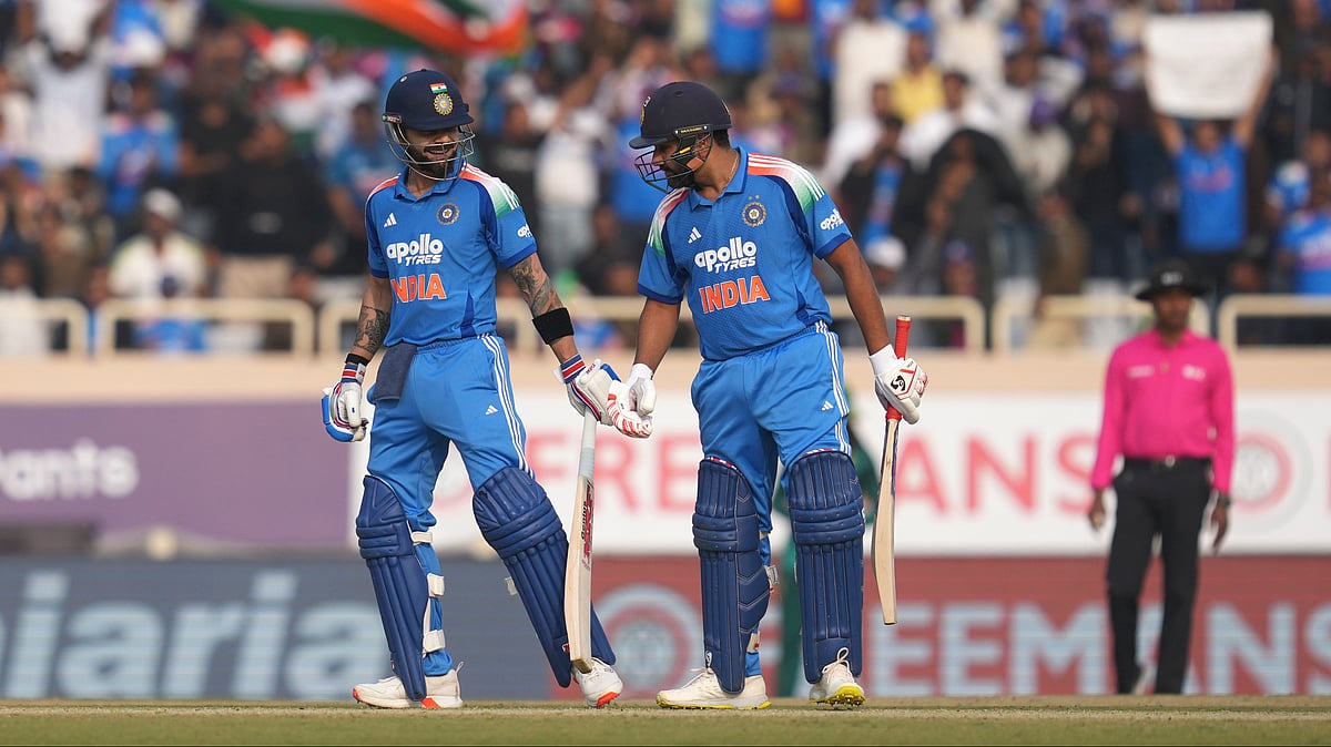 | Photo: AP/Rafiq Maqbool : India's Virat Kohli chats with Rohit Sharma during the first ODI against South Africa in Ranchi on November 30, 2025. 