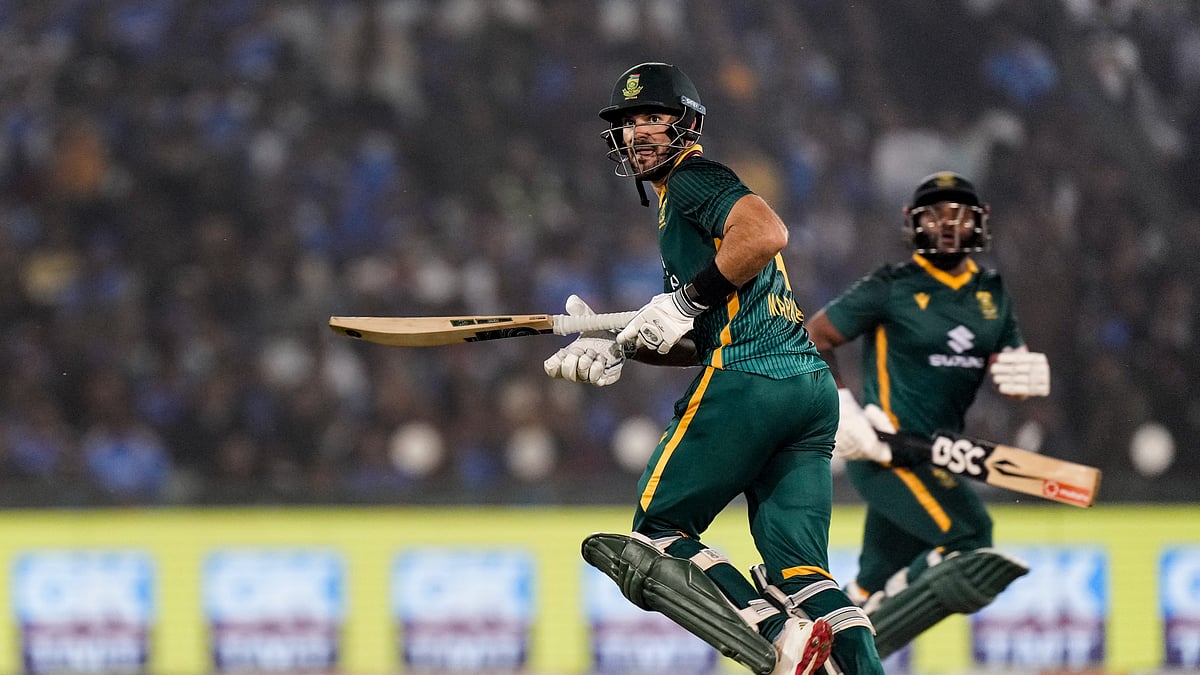 (PTI Photo/Kunal Patil)  : Raipur: South Africa's Aiden Markram, front, and captain Temba Bavuma run between the wickets during the second ODI cricket match of a series between India and South Africa, at Shaheed Veer Narayan Singh International Stadium, in Raipur, Chhattisgarh, Wednesday, Dec. 3, 2025. 