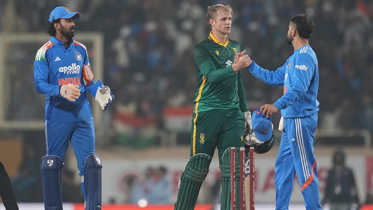 (AP Photo/Rafiq Maqbool) : India's Virat Kohli, right, shakes hands with South Africa's Corbin Bosch after India won the first One Day International match in Ranchi, India, Sunday, Nov. 30, 2025