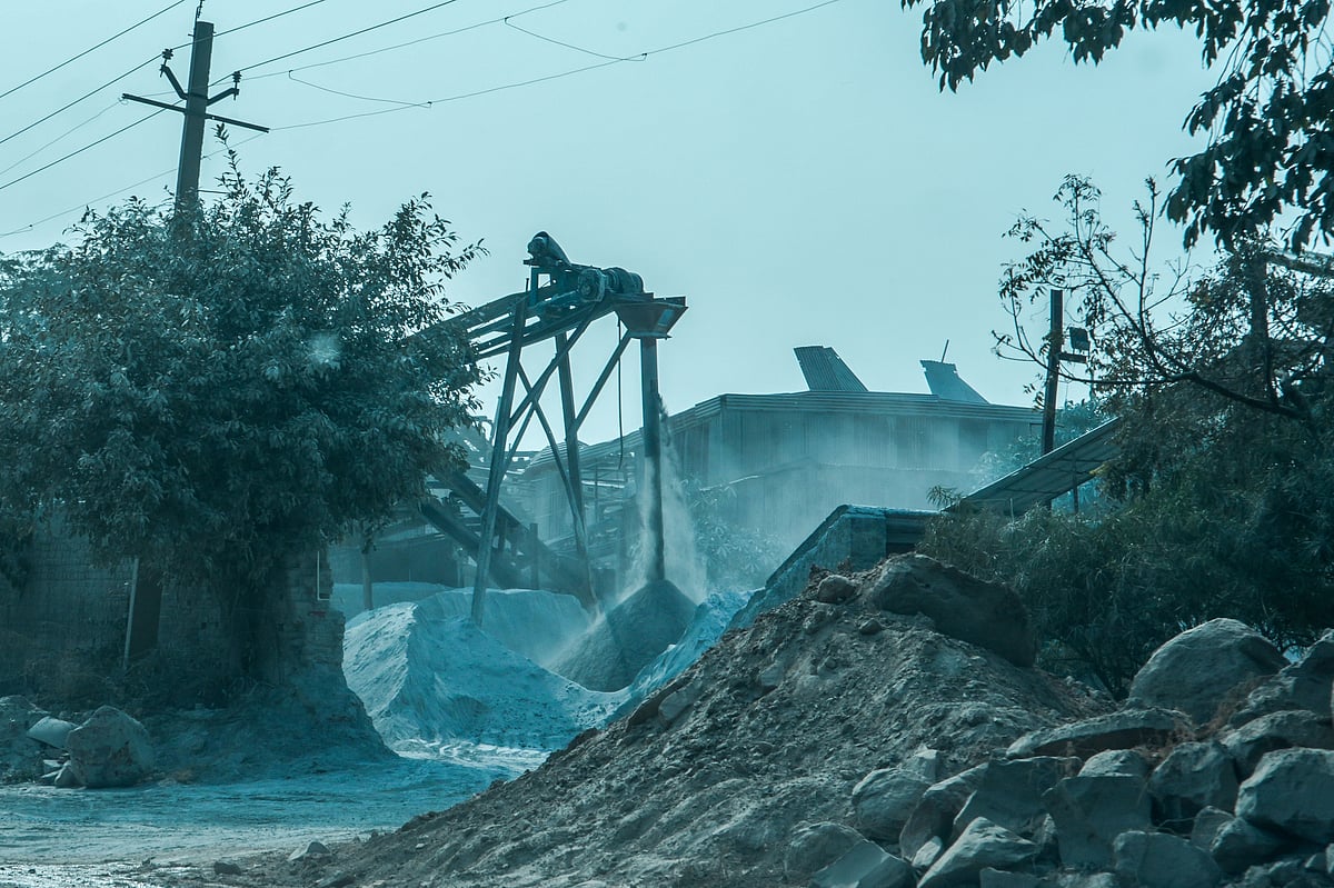 A Stone Crushing Unit Operating In NCR Despite GRAP III Restrictions - vikram sharma