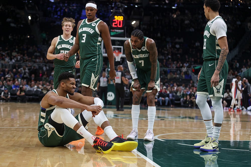 Milwaukee Bucks Vs Detroit Pistons NBA pics-Giannis Antetokounmpo