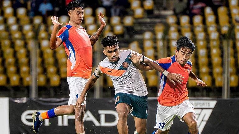 Mumbai City FC's Brandon Fernandes scores his side's first goal during the AIFF Super Cup match against FC Goa on December 4, 2025. - | Photo: X/MumbaiCityFC
