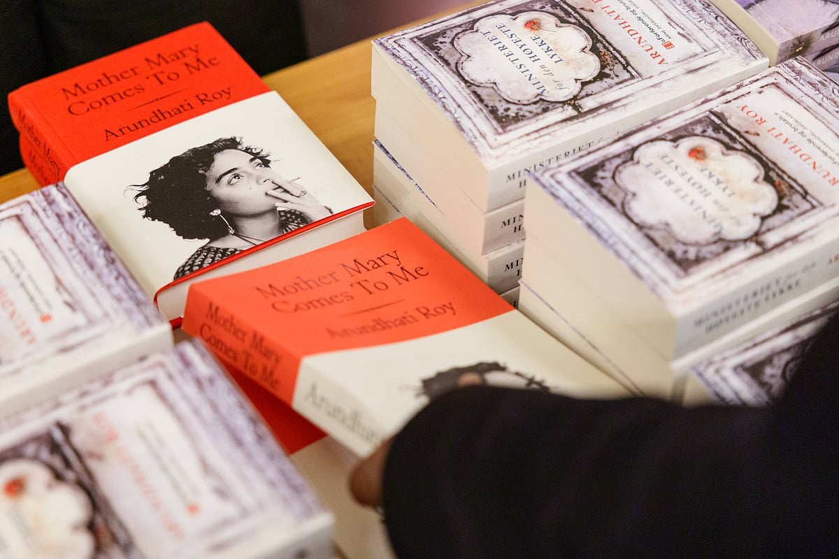IMAGO / NTB : Mother Mary Comes To Me by Arundhati Roy, Stacked in Bookstore.