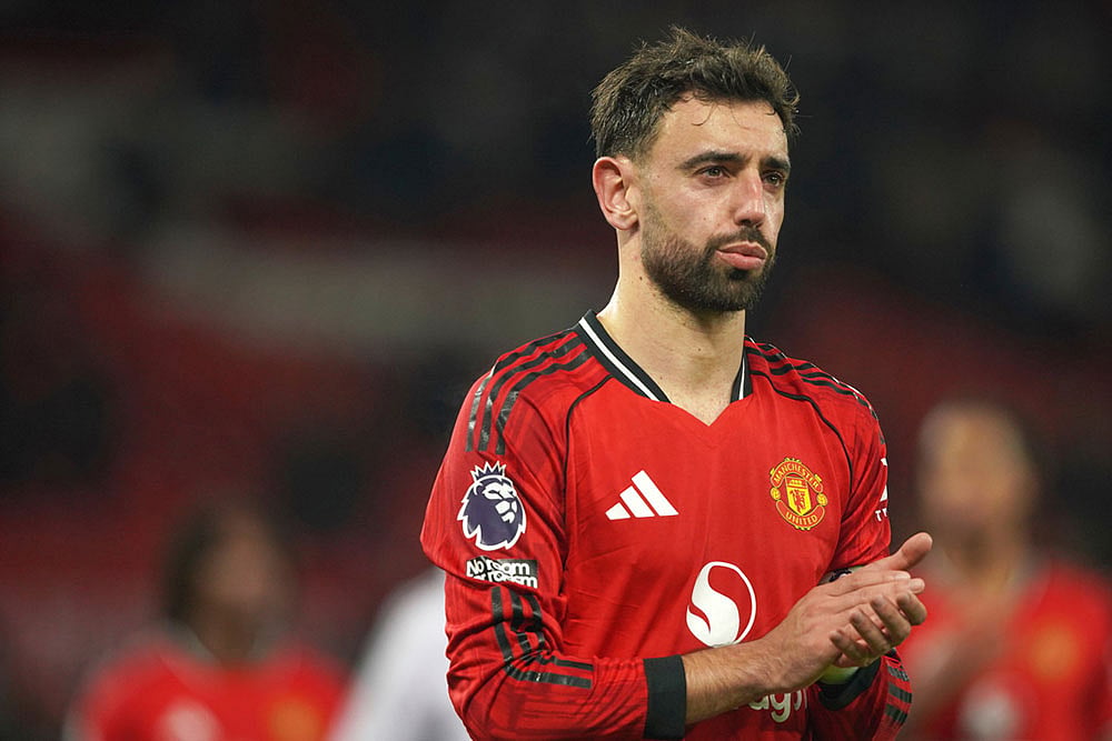 | Photo: AP/Ian Hodgson : Manchester United's Bruno Fernandes walks on the pitch at the end of the English Premier League soccer match between Manchester United and West Ham United in Manchester, England.