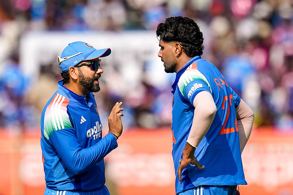 IND vs SA 3rd ODI match photo-Rohit Sharma and Harshit Rana