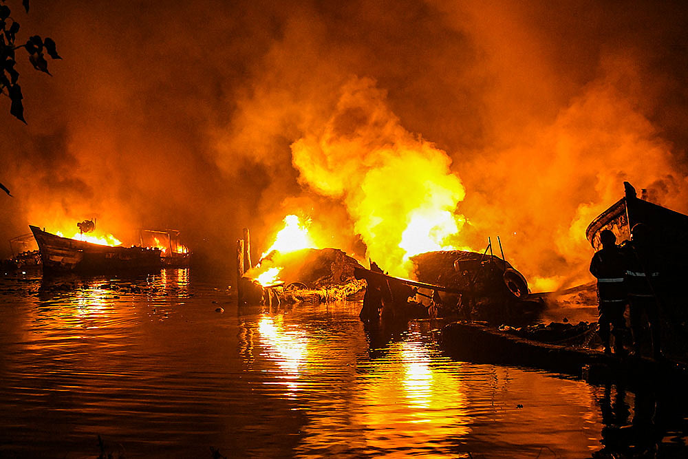 Fire destroys 10 fishing boats in Kerala