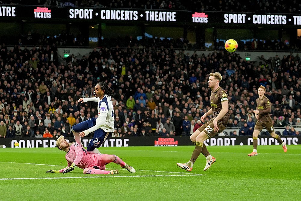| Photo: Yui Mok/PA via AP : Brentford goalkeeper Caoimhin Kelleher saves a shot from Tottenham Hotspur's Djed Spence during the English Premier League soccer match between Tottenham Hotspur and Brentford in London.