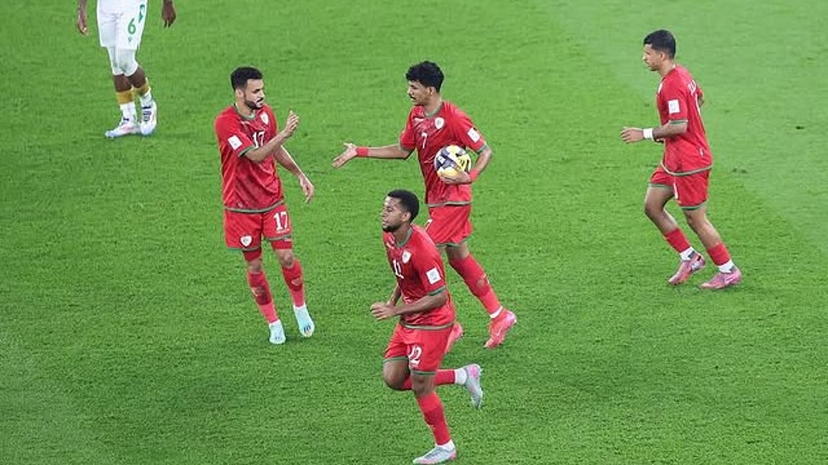 Oman vs Comoros live score FIFA Arab Cup 2025 Group B updates Stadium 974 highlights